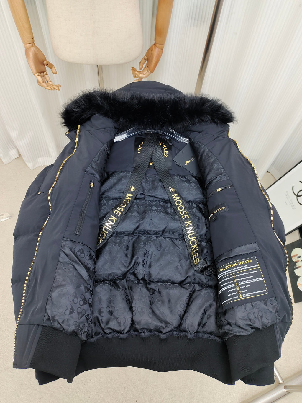 Moose Knuckles Hooded Puffer Bomber Jacket | Dark Navy